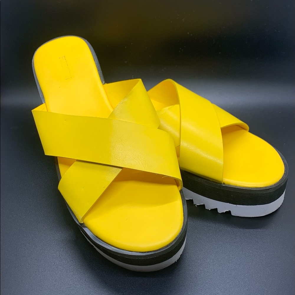 Sassy, bright, & Flirty!